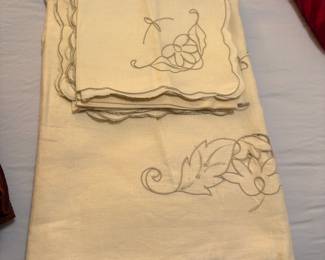 Embroidered Linen Tablecloth and Napkin Set