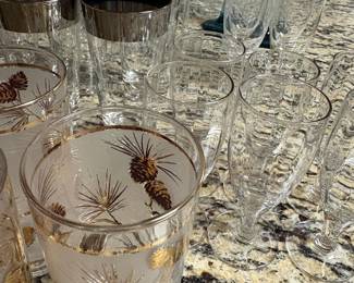 Libbey Golden Foliage Frosted Glass Tumblers with Gold Pinecone and Pine Needle Decor