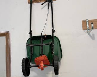 Scotts Turf Builder EdgeGuard DLX Broadcast Spreader