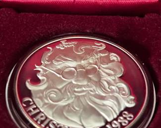 1988 1 oz 999 Silver Christmas Santa Claus Coin