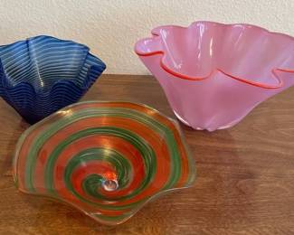 Ruffle Bowl Glass Art Signed by Artist Kaptur  Peacock Art Gallery