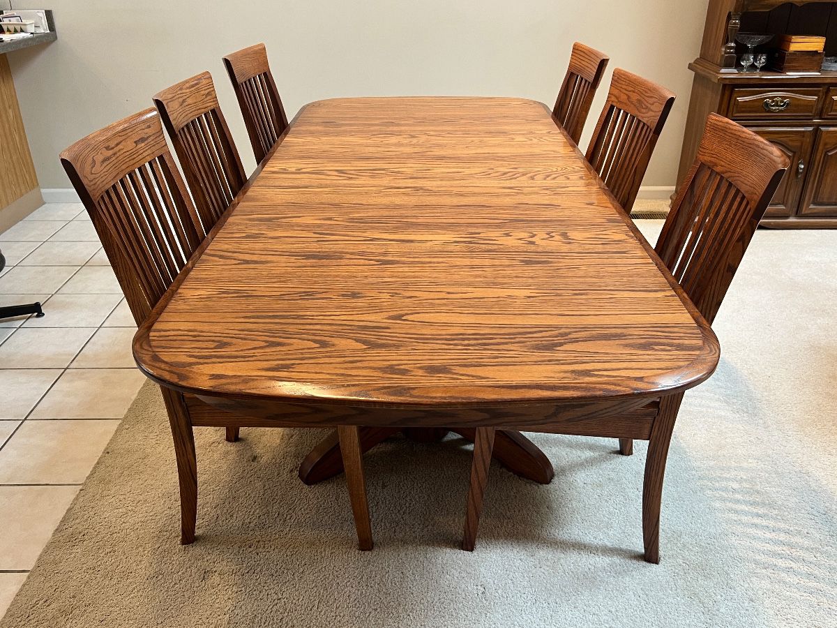 LJ Gascho Furniture Co. solid oak dining table with 3 leaves & 6 chairs
