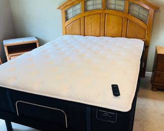 Ease adjustable queen bed frame with Stearnes & Foster matress