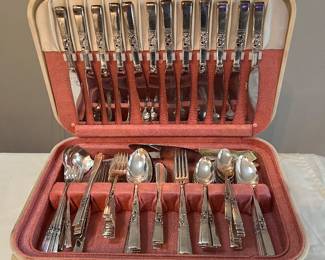 1948 Morning Star 104 pc. Flatware set in vintage lucite footed case