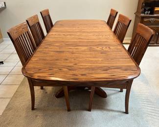 LJ Gascho Furniture Co. solid oak dining table with 3 leaves & 6 chairs