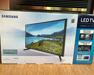 Lot 12: NEW in BOX, Flat Sceen HD Samsung TV