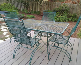 Lot 86: Green metal outdoor dining set