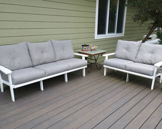 Lot 88: Outdoor couch and loveseat