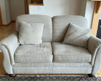 Lot 11: Flexsteel Love Seat