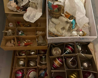 Lot 47: Assorted Christmas ornaments and holiday decorations