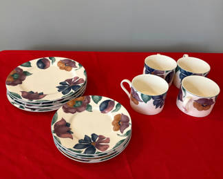 Lot 9: Floral ceramic dinnerware set with plates and mugs