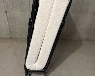 Lot 53: Foldable rollaway bed with mattress