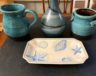 Lot 68: Turquoise ceramic vessels and seashell decorative plate