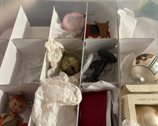 Lot 43: Assorted Christmas ornaments in a multi-compartment storage box