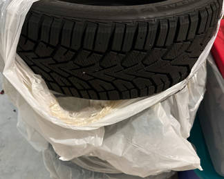 Lot 40: 4 General Tire Altimax RT tires