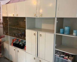 Lot 34: White modular wall cabinet with glass doors and shelves