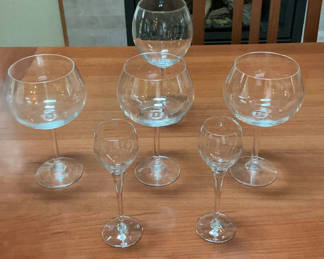 Lot 7: Blue-gray stemware set: wine glasses and coupe glasses