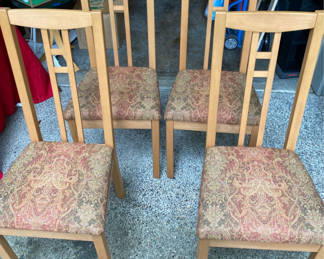 Lot 31: 4 Wood Matching Chairs IKEA