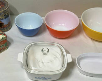 Lot 19: Vintage Classic Pyrex Mixing Bowls, Cornflower Corning Ware