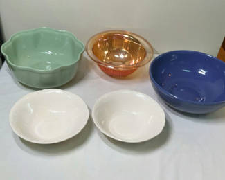 Lot 13: Assorted bowls: green scalloped, amber ribbed glass, blue, and white scalloped-edge