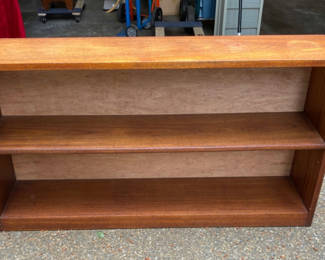 Lot 21: Mahogany short Bookcase