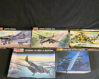 Revell Model Kits feat Mi24 Hind Gunship