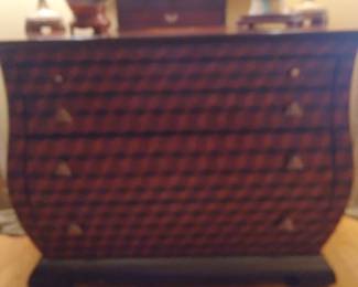 UNIQUE 4-DRAWER "BEE" CHEST