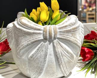 bow vase one