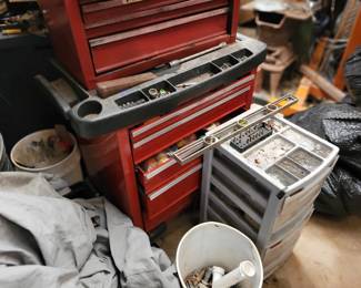  TOOL CHEST WITH TOOLS