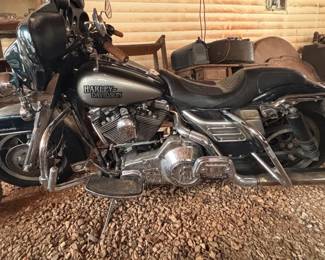 1996 Harley Davidson Electra Glide Ultra Classic VIN: 1hd1dpl11ty6050y6 Miles: 36,897 Engine: 1.3L V-TWIN Color: SILVER & GREEN 1996 Harley Davidson Ultra Classic Electra Glide Motorcycle, 1.3l V Twin Engine, 36,897 Miles, Title On Hand. To View Video Scan Qr Code Or Copy & Paste The Link Https://www.youtube.com/shorts/aaoa6t-rqzm