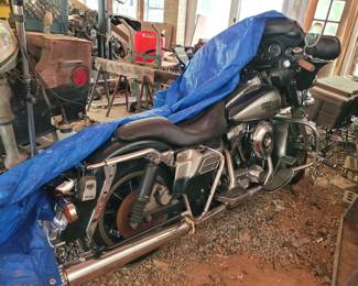 1996 Harley Davidson Electra Glide Ultra Classic VIN: 1hd1dpl11ty6050y6 Miles: 36,897 Engine: 1.3L V-TWIN Color: SILVER & GREEN 1996 Harley Davidson Ultra Classic Electra Glide Motorcycle, 1.3l V Twin Engine, 36,897 Miles, Title On Hand. To View Video Scan Qr Code Or Copy & Paste The Link Https://www.youtube.com/shorts/aaoa6t-rqzm