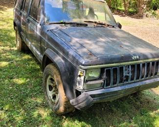 1986 JEEP CHEROKEE, BLACK, 2.5L 5 SPEED 4 CYLINDER, 214,127 MILES,
