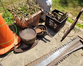 ANTIQUE CAST IRON BEAN POT CAULDRON, KETTLE, SKILLETS, DELI SCALE