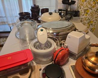 Ice cream maker, Ice crusher, juicer, bread machine