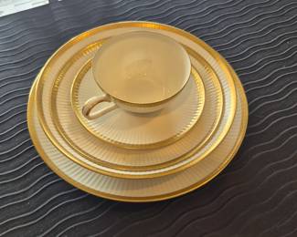 Thomas Germany 5 piece place setting x10 - includes 9 soup/Thomas Rosenthal China - 10 salad/11dinner/10 tea cup and saucer/13 desert and a 15in platter