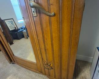 3 Door mirrored Wardrobe.3