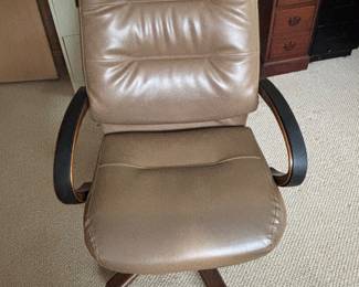 Tan desk chair