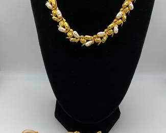 Gold Tone and Faux Pearl Jewelry Set Necklace Earrings
