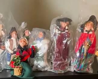 Byers Choice Christmas Carolers Figurine Group  Handcrafted Holiday Collection