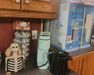 Small Keurig, skeleton decanter