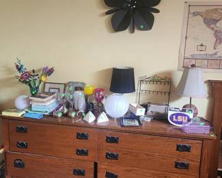 Chest of drawers (needs repairs to drawer glides)