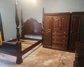 Poster bed and wardrobe