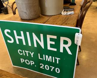 Shiner, Texas population sign