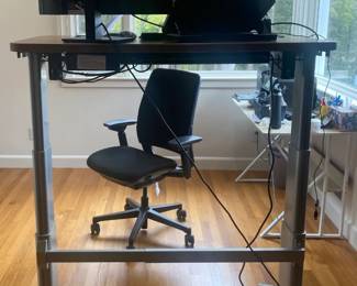 Steelcase Series 5 electric adjustable Sit-Stand Desk 