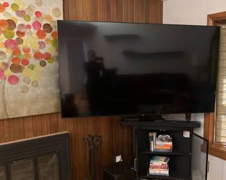 75" Samsung QLED Smart TV,4 HDMI Ports, 3 USB, Built in Wi-Fi