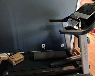 Pro-Form 900 Treadmill with Built in Fan