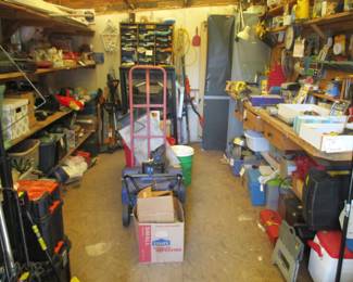 OF the garage =SIDE ROOM 