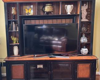 Entertainment center
