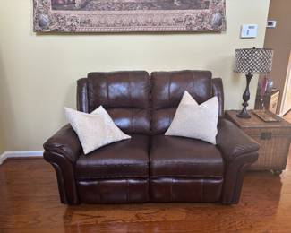 Leather love seat (manually controlled)