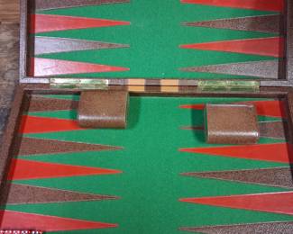VINTAGE AIRES HANDCRAFTED BACKGAMMON SET IN BRIEFCASE